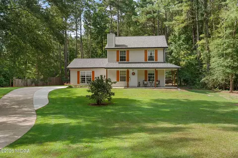 203 Indian Springs Dr, Locust Grove, GA 30248