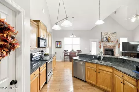 Kitchen - 112 Dovecot Dr, Warner Robins, GA 31088 photo 5 of 5