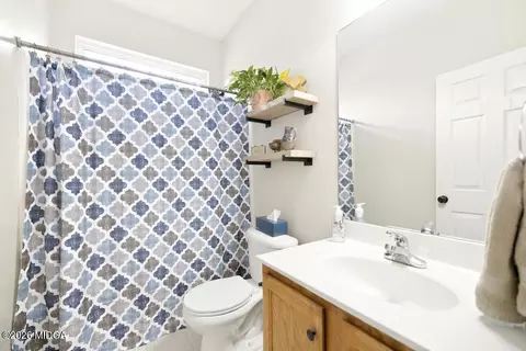 Bath - 112 Dovecot Dr, Warner Robins, GA 31088 photo 4 of 5
