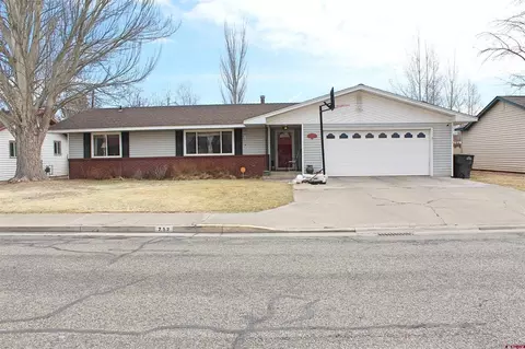 712 Douglas Dr, Alamosa, CO 81101