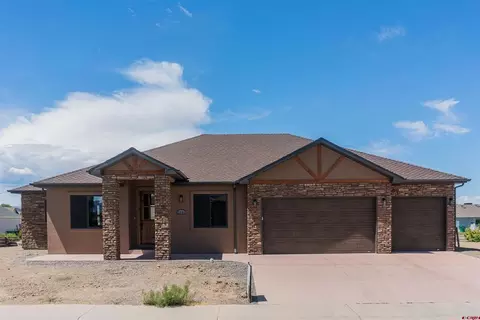 2600 Bear Lake Dr, Montrose, CO 81401