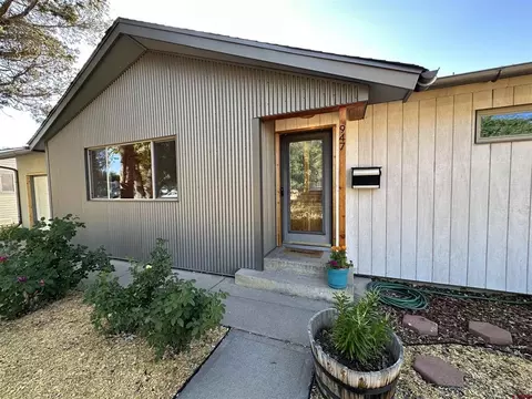947 S 12th St, Montrose, CO 81401