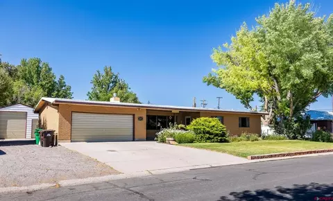 17 Poplar St, Montrose, CO 81401
