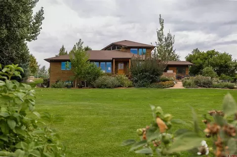 67561 Oakwood Dr, Montrose, CO 81401