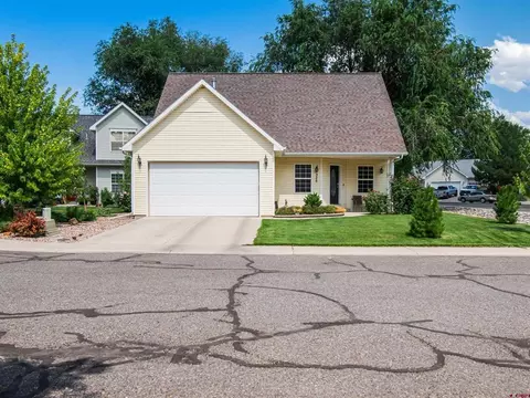 325 Colonial Ct, Montrose, CO 81401