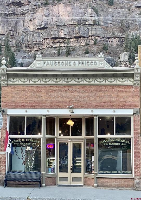 736 Main St  