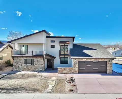 2424 Bear Lake Dr, Montrose, CO 81401