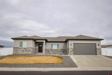 1725 Moonlight Dr, Montrose, CO 81401