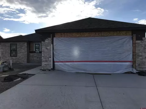 615 Vermillion Ave, Montrose, CO 81403