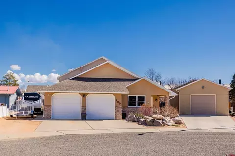 609 Hillsborough Ct, Montrose, CO 81401