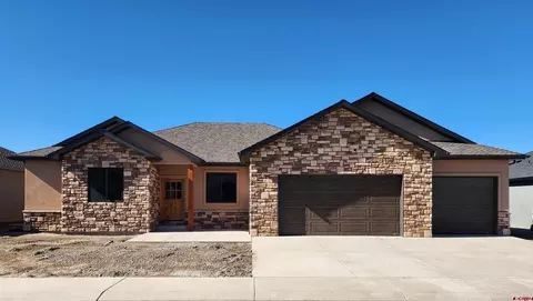 2516 Bear Lake Dr, Montrose, CO 81401