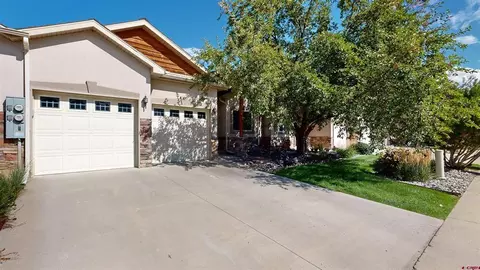 211 Crossroads Cir, Montrose, CO 81401