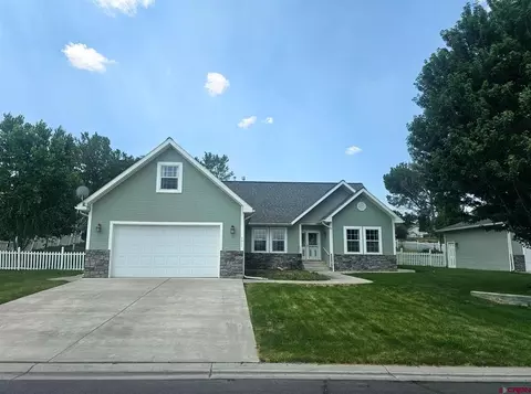 4017 Waterfall Dr, Montrose, CO 81403