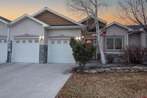 202 Crossroads Cir, Montrose, CO 81401
