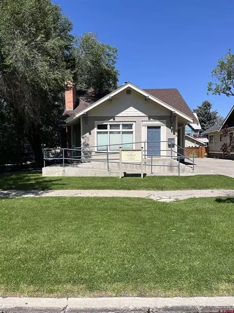 715 S 1st St, Montrose, CO 81401