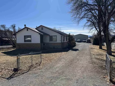 864 Orchard Rd, Montrose, CO 81403