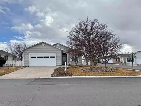 1744 Sneffels St, Montrose, CO 81401