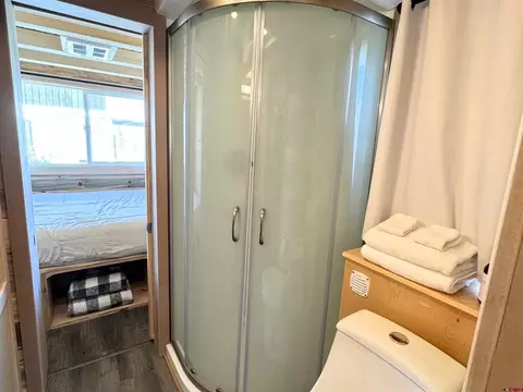 Bath - 22130 6850 Rd #211, Montrose, CO 81403 photo 1 of 2