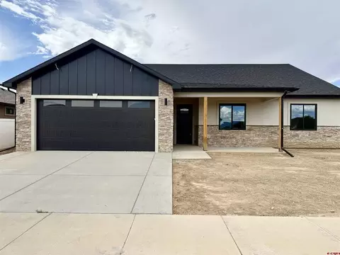 607 Vermillion Ave, Montrose, CO 81403