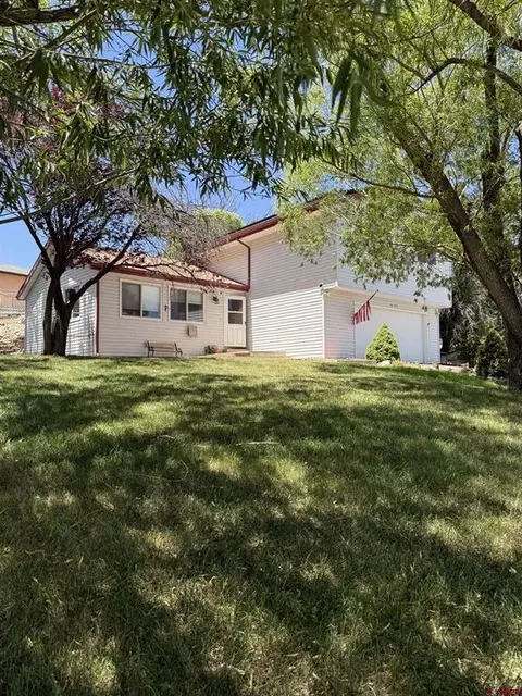 66182 Crestview Dr, Montrose, CO 81403