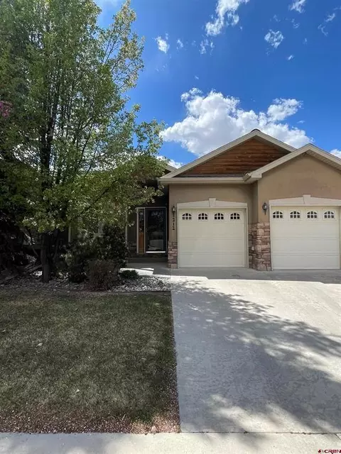212 Crossroads Cir, Montrose, CO 81401