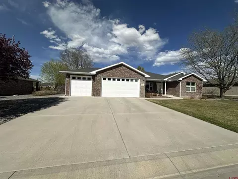 2933 Ivy Dr, Montrose, CO 81401