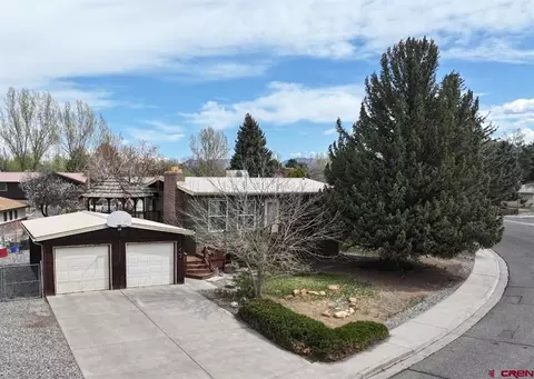 2143 Stratford Dr, Montrose, CO 81401
