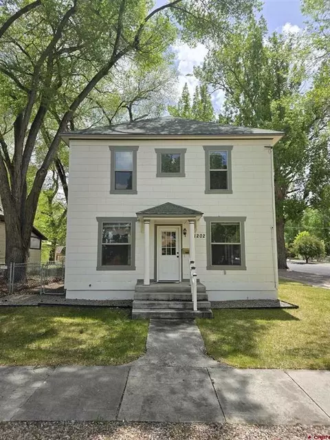 1202 S 1st St, Montrose, CO 81401