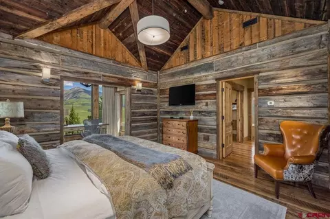 Bedroom - 23 Gray Fox Ln, Crested Butte, CO 81225 photo 2 of 7