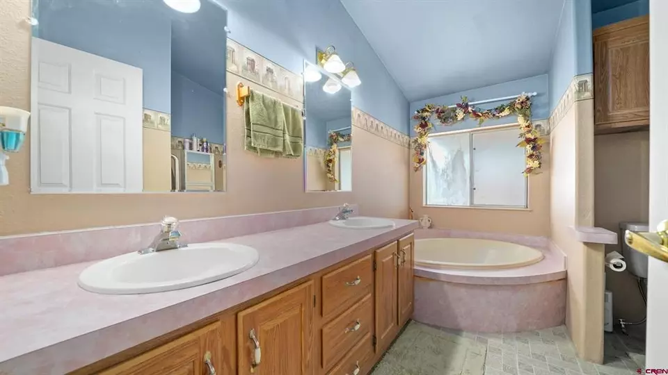 Bath - 6668 1900 Rd, Delta, CO 81416 photo 1 of 3