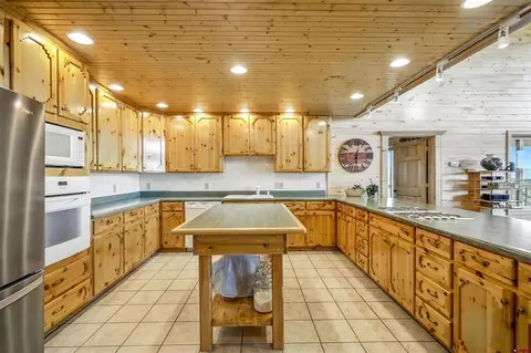 Kitchen - 1100 Soaring Eagle Ct, Chromo, CO 81128 photo 2 of 3