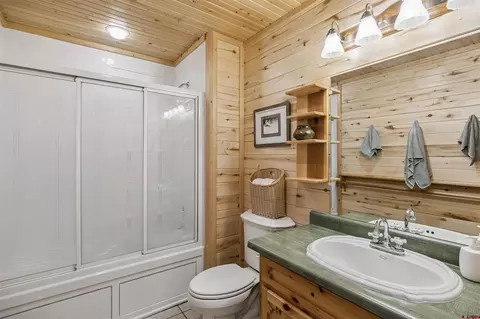 Bath - 1100 Soaring Eagle Ct, Chromo, CO 81128 photo 8 of 9