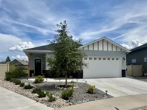 2802 Glacier Dr, Montrose, CO 81401