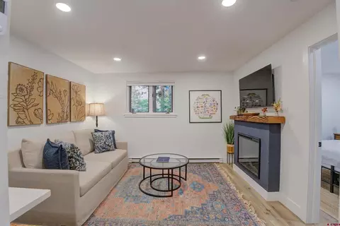 125 W 10th St #104, Durango, CO 81301