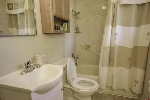Bath - 1002 E 2nd St, Florence, CO 81226 photo 4 of 4