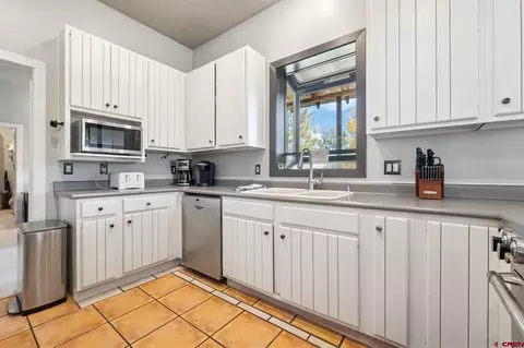 Kitchen - 333 Beaver Cir, Durango, CO 81301 photo 4 of 5