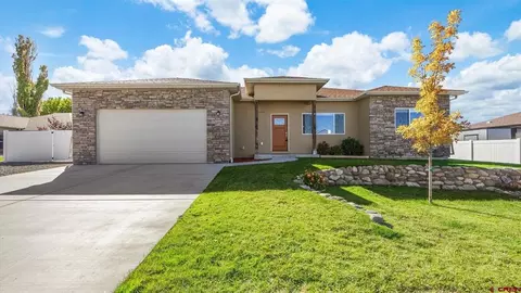 1808 Moonlight Dr, Montrose, CO 81401