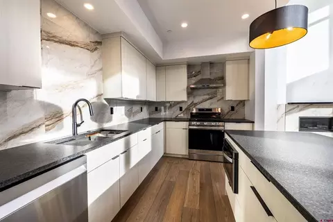 Kitchen - 1124 Twin Buttes Ave, Durango, CO 81301 photo 3 of 5