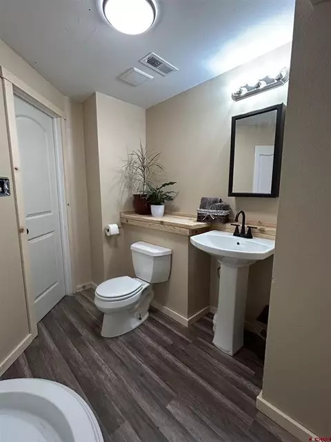 Bath - 959 Sierra Dr, Durango, CO 81301 photo 2 of 2