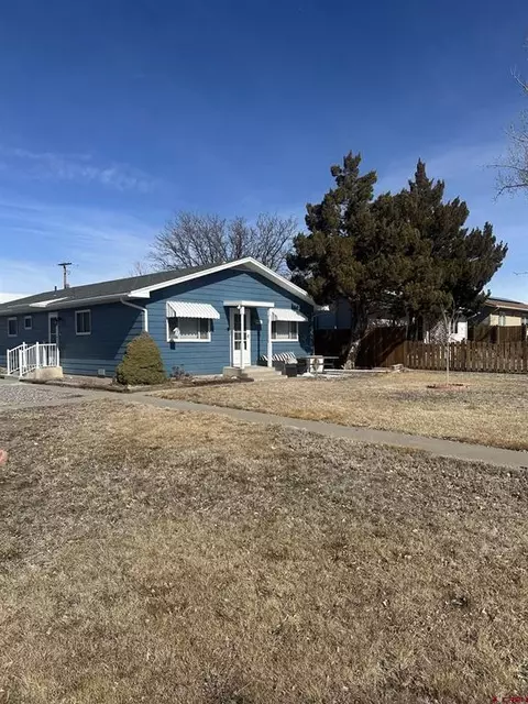 901 S 8th St, Montrose, CO 81401