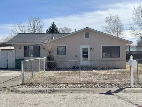 211 Spruce Dr, Alamosa, CO 81101