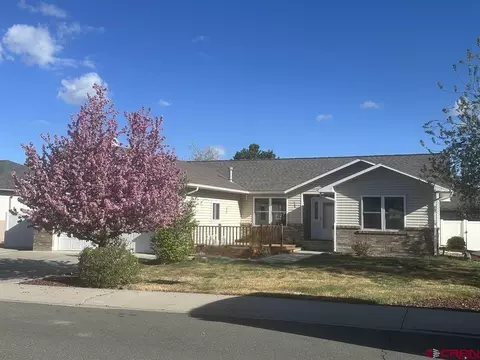 2817 Glen Oak Dr, Montrose, CO 81401