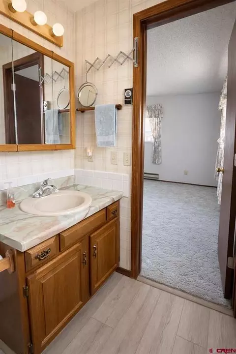 Bath - 675 Veinte Dr, Delta, CO 81416 photo 2 of 4