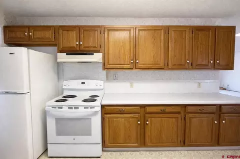 Kitchen - 675 Veinte Dr, Delta, CO 81416 photo 3 of 6