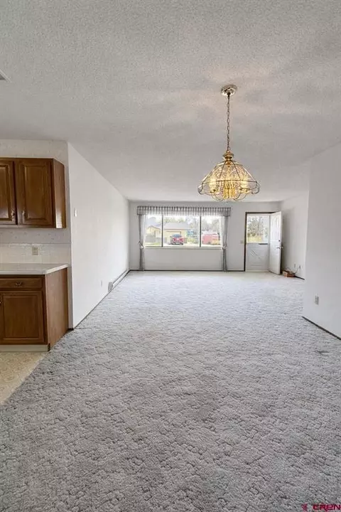 Living - 675 Veinte Dr, Delta, CO 81416 photo 5 of 7