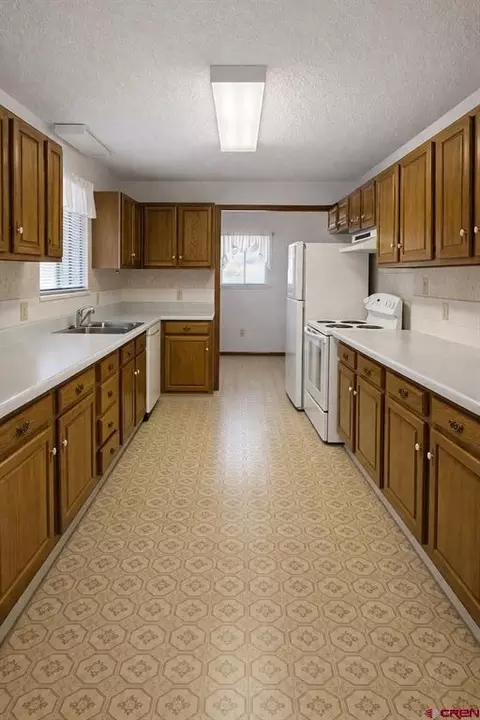 Kitchen - 675 Veinte Dr, Delta, CO 81416 photo 1 of 6