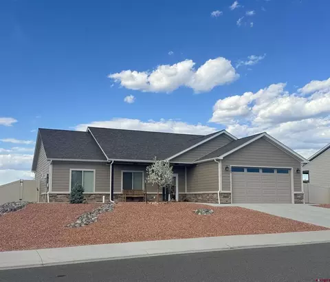 1565 Hickory Dr, Montrose, CO 81401