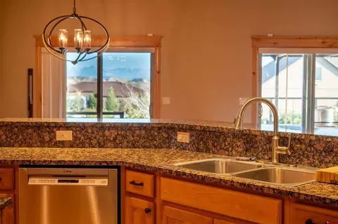 69072 Oak Grove Rd, Montrose, CO 81401
