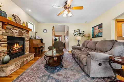 Living - 34 El Diente Dr, Durango, CO 81301 photo 2 of 4