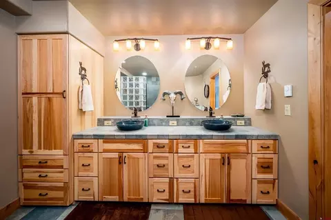 Bath - 73 S Tamarron Dr #823/824/825, Durango, CO 81301 photo 2 of 7